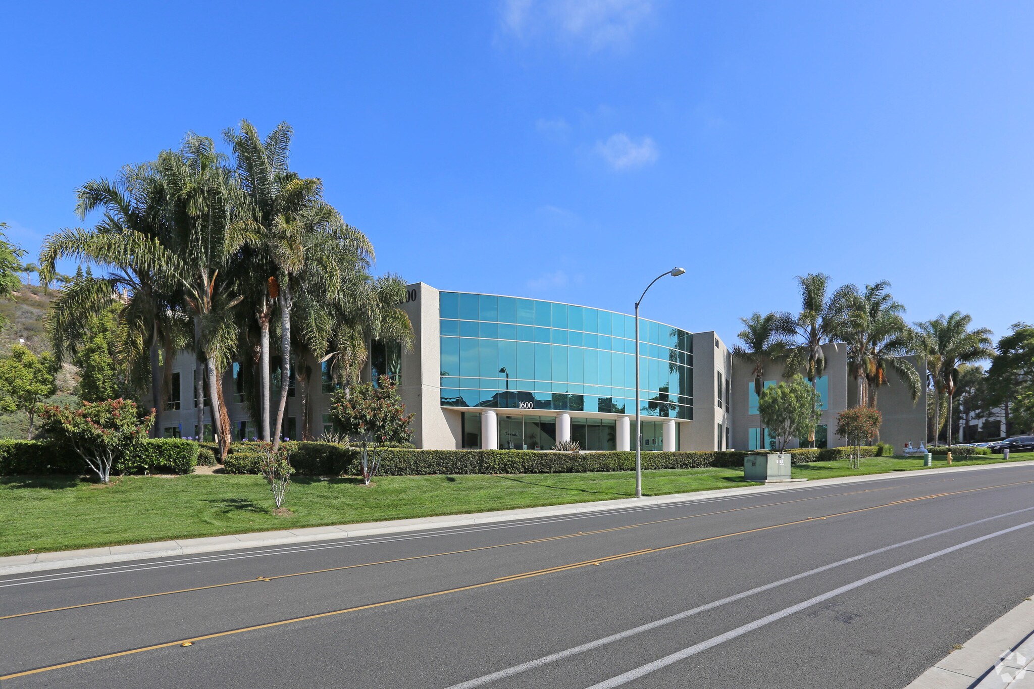 1600 Faraday Ave, Carlsbad, CA à louer Photo principale- Image 1 de 8