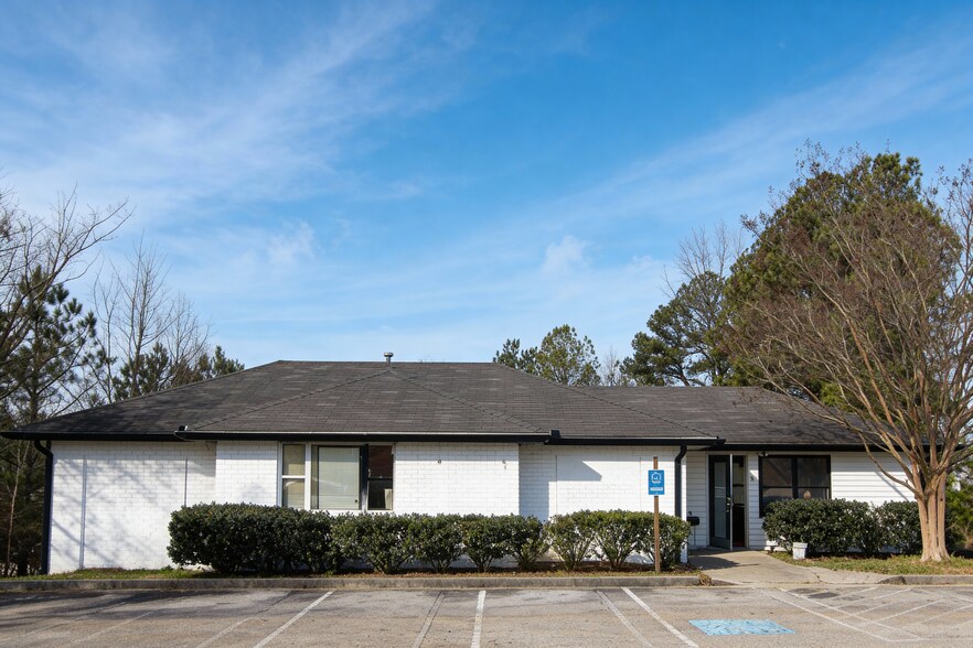 706 Collins Hill Rd, Lawrenceville, GA à vendre - Photo du bâtiment - Image 3 de 31