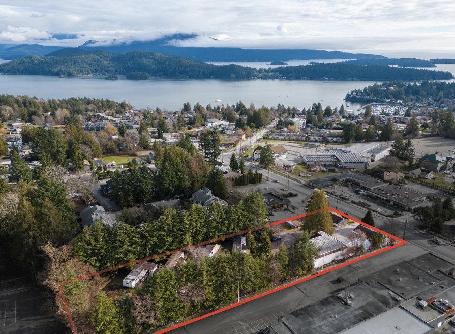 837 Gibsons way, Gibsons, BC for sale Primary Photo- Image 1 of 2