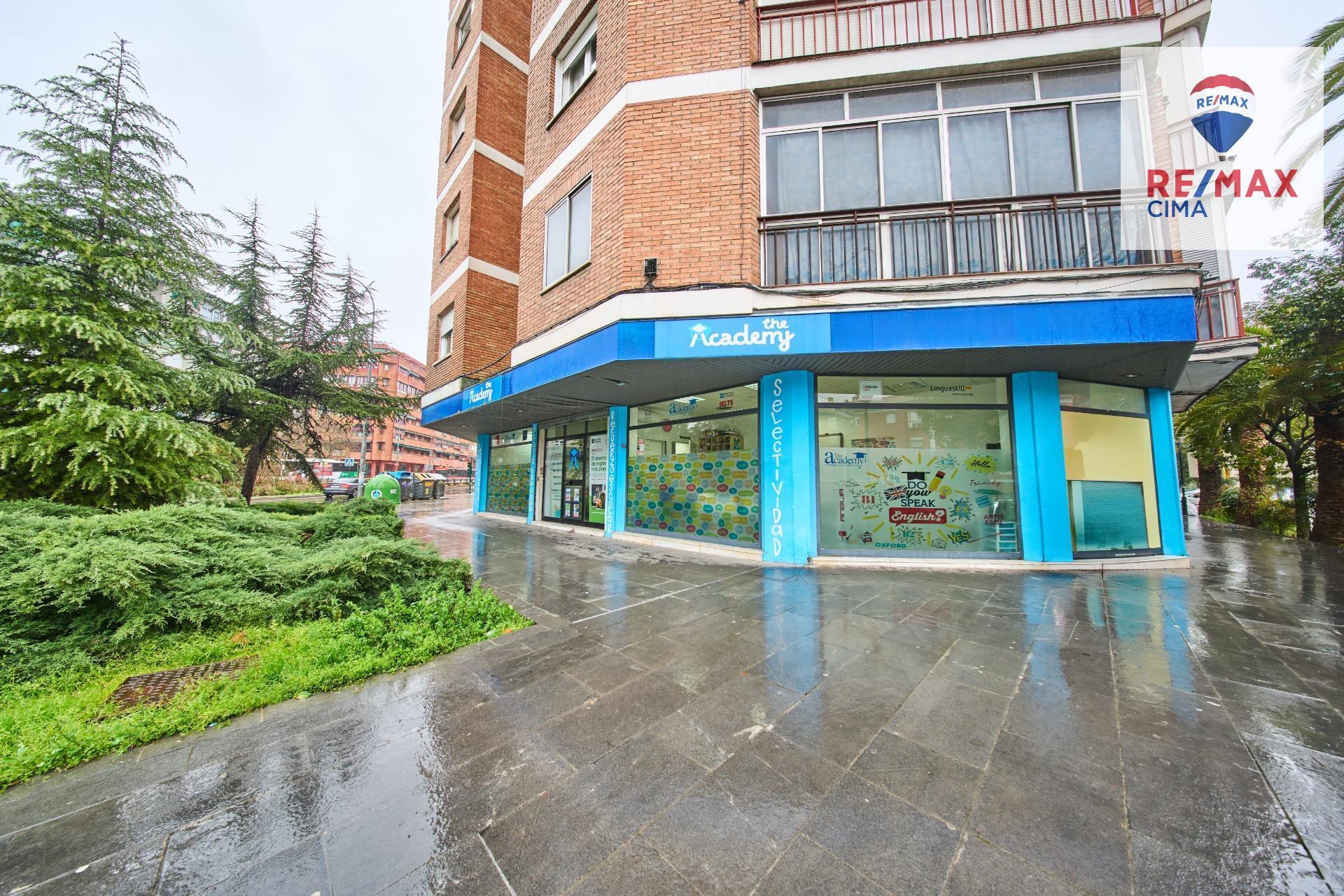 Calle Cruz del Sur, 8, Granada, Granada for lease Primary Photo- Image 1 of 45