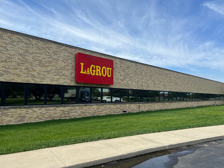 1800 W Hawthorne Ln, West Chicago, IL for lease - Primary Photo - Image 1 of 4