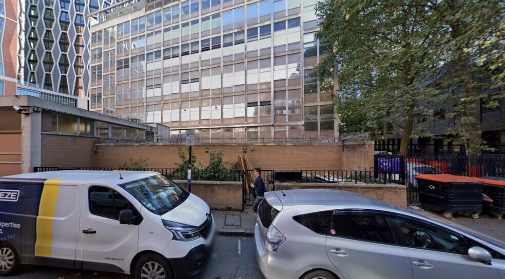 3 Caxton Walk, Londres à louer - Photo du bâtiment - Image 2 de 4