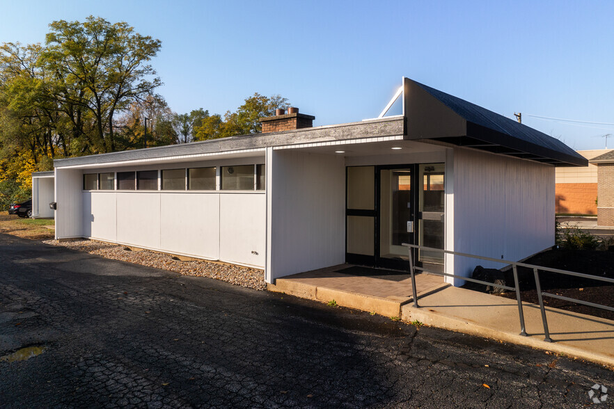 6317 Northwest Hwy, Crystal Lake, IL for lease - Building Photo - Image 1 of 7