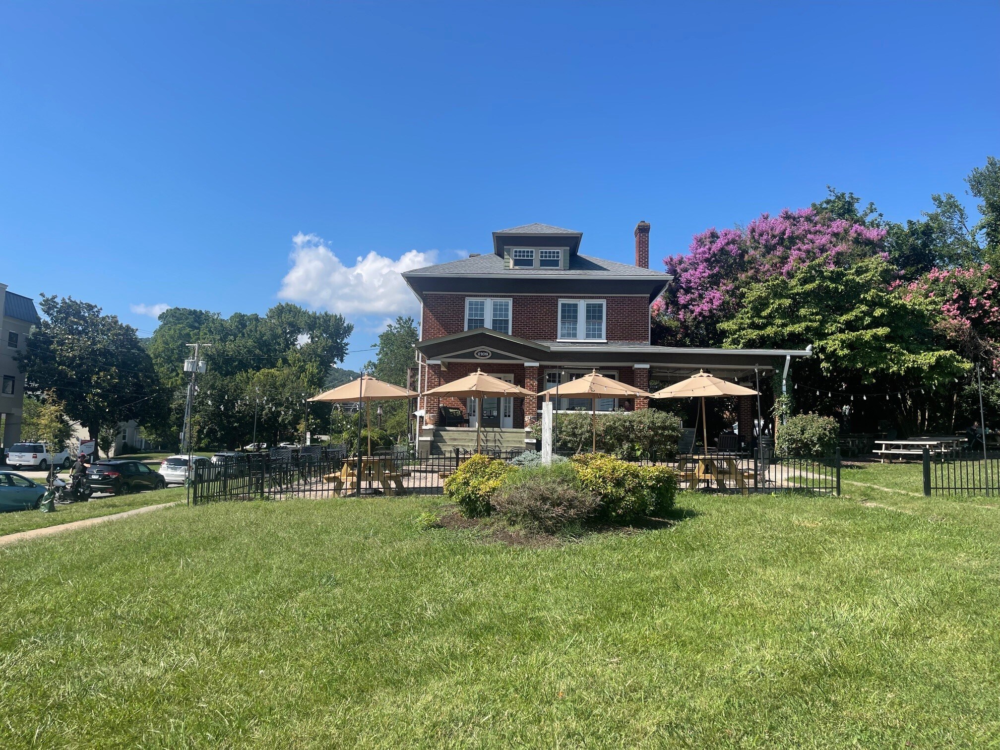 2108 Broadway Ave SW, Roanoke, VA à vendre Photo du bâtiment- Image 1 de 2