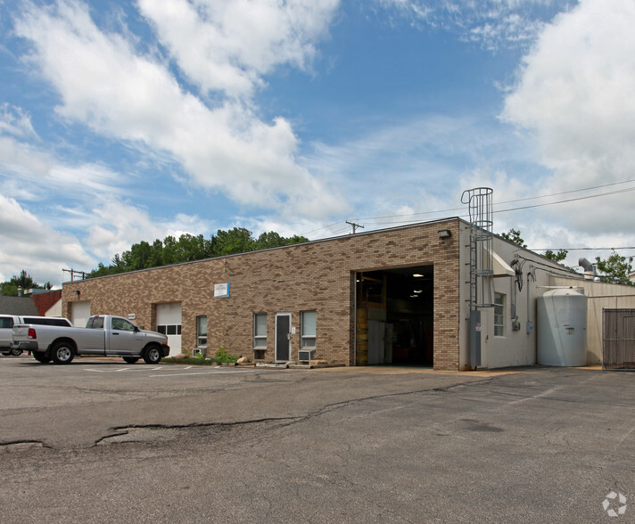 12345 Kinsman Rd, Burton, OH à louer - Photo principale - Image 1 de 2