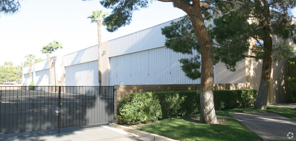 175 E Reno Ave, Las Vegas, NV à louer - Photo du bâtiment - Image 2 de 13