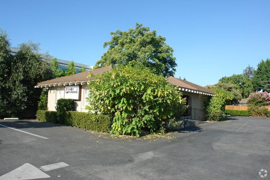 2077 S Bascom Ave, Campbell, CA à louer - Photo du bâtiment - Image 2 de 2