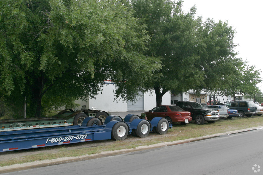 4625 N 122nd Ave, Clearwater, FL for lease - Building Photo - Image 3 of 4