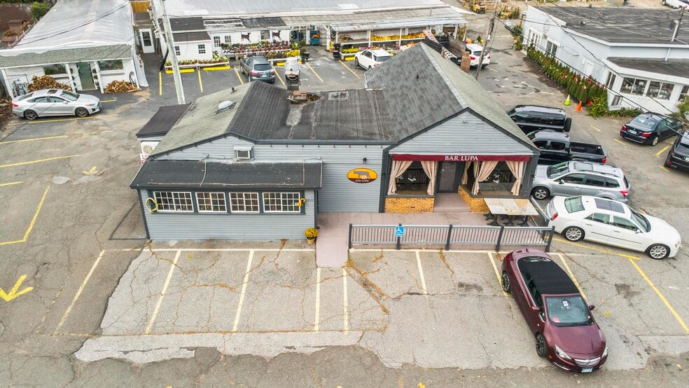 1431 Post Rd E, Westport, CT à vendre - Photo du bâtiment - Image 3 de 9