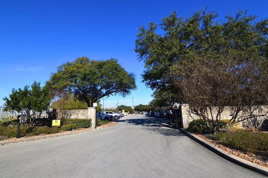 4800 Fredericksburg Rd, San Antonio, TX à louer - Photo du bâtiment - Image 2 de 18