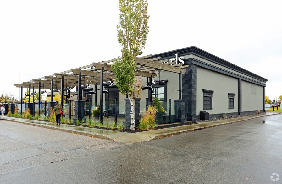 4250 Calgary Trl NW, Edmonton, AB à vendre - Photo principale - Image 1 de 1