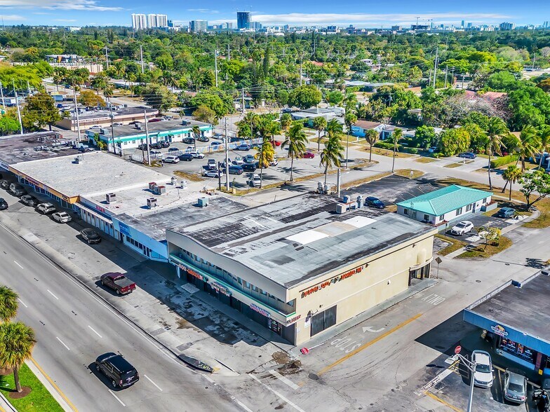 1224 NE 163rd St, North Miami Beach, FL à vendre - Photo du bâtiment - Image 3 de 30