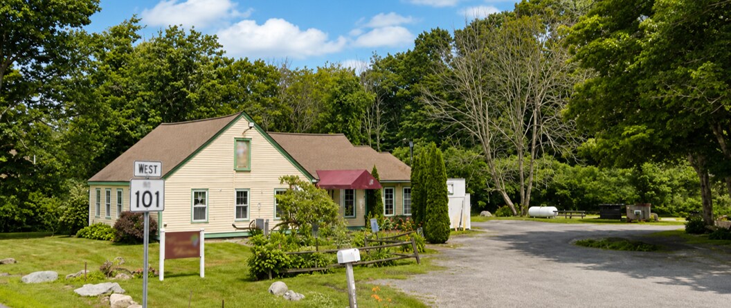 1115 Hartford Pike, Scituate, RI à vendre Photo du bâtiment- Image 1 de 5
