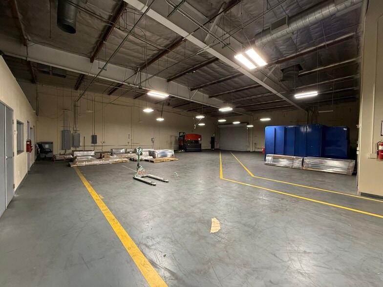 28258 Avenue Stanford, Valencia, CA for lease - Interior Photo - Image 2 of 9