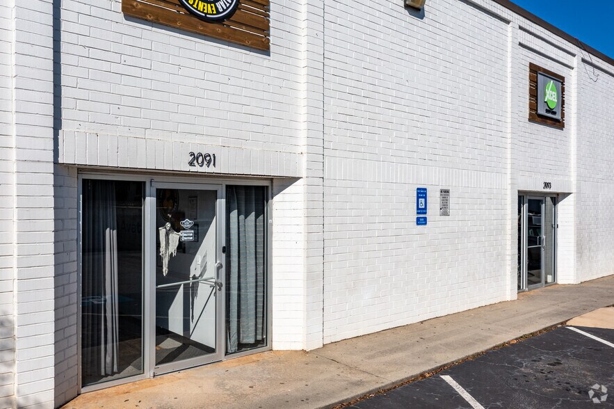 2091-2115 Faulkner Rd NE, Atlanta, GA à louer - Photo du bâtiment - Image 3 de 5