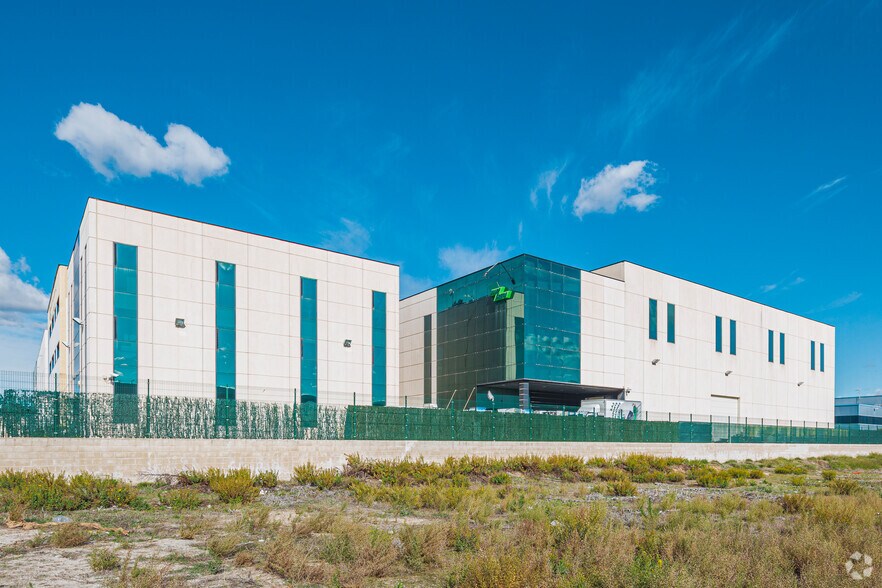 Calle Arnaldo de Vilanova, 5, Getafe, Madrid à louer - Photo du bâtiment - Image 3 de 10