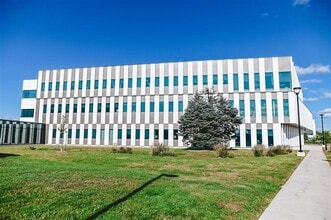 7171 Rue Frederick-Banting, Saint-Laurent, QC à louer Photo intérieure- Image 2 de 15