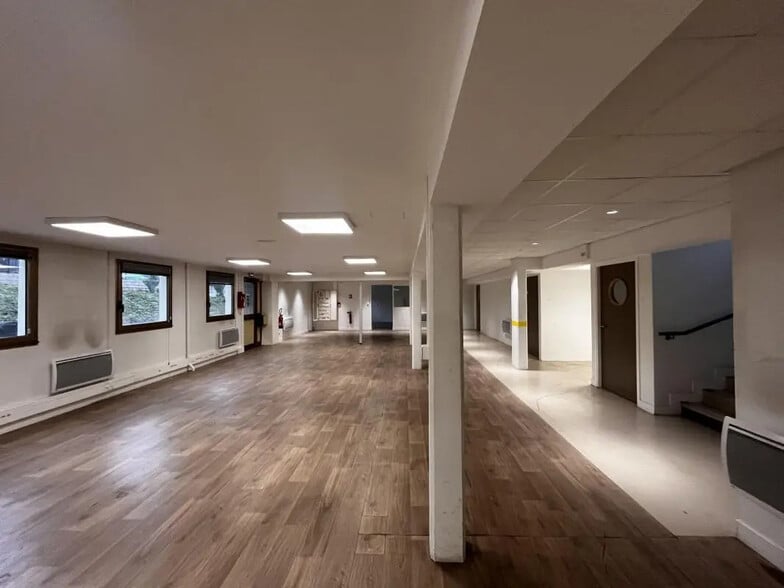 Flex in Neuilly-sur-Marne for lease - Building Photo - Image 3 of 19