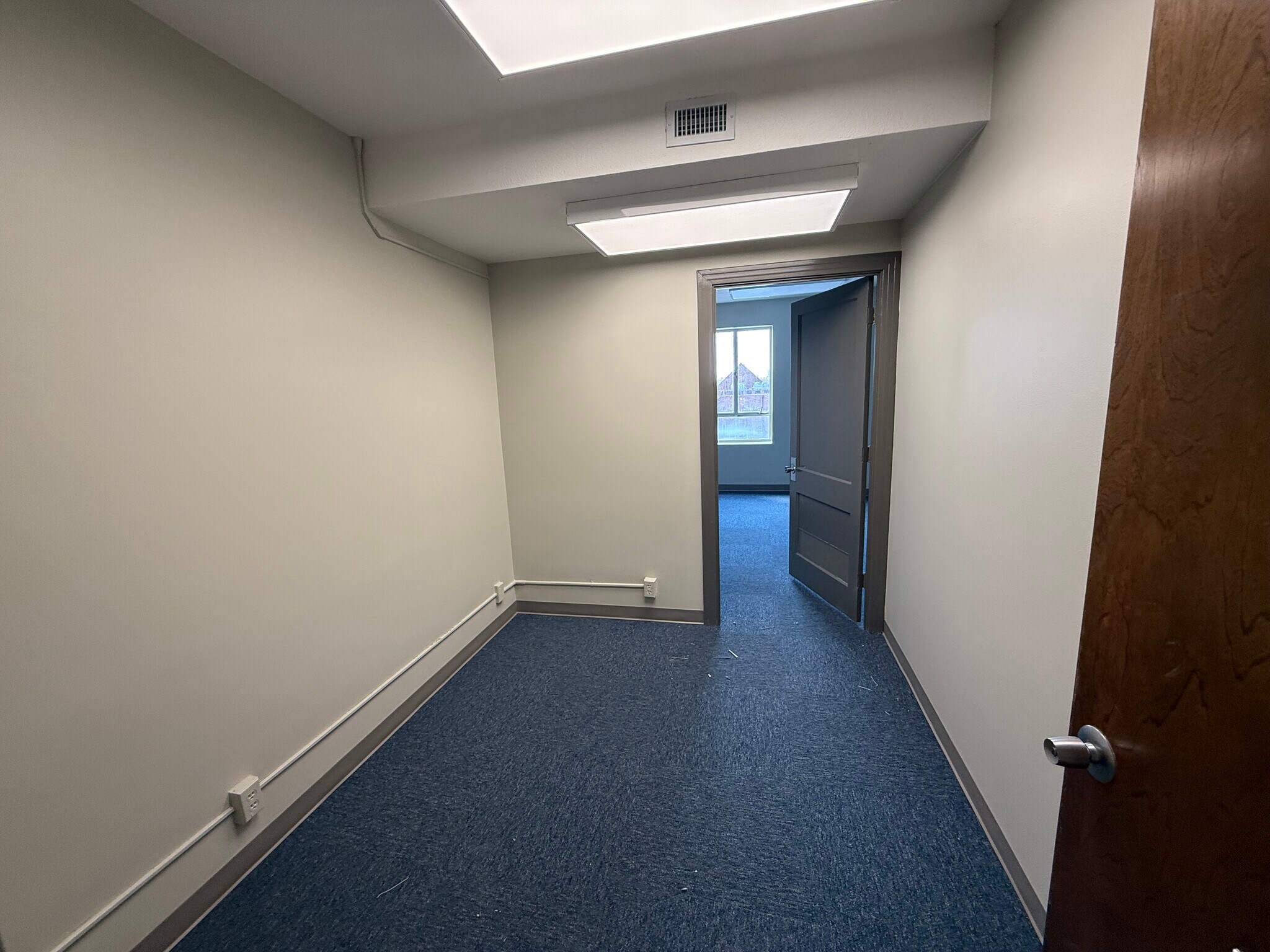 121 S Broadway Ave, Tyler, TX for lease Interior Photo- Image 1 of 3