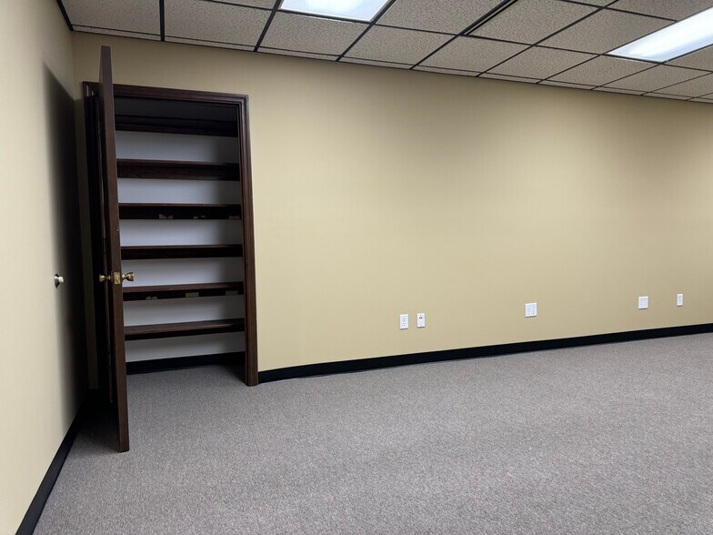 8396 Mississippi St, Merrillville, IN à louer - Photo intérieure - Image 3 de 20