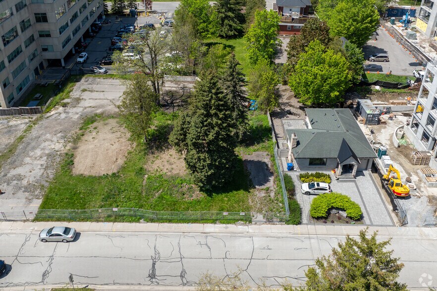 22 Bolton Av, Newmarket, ON à vendre - Photo principale - Image 1 de 2