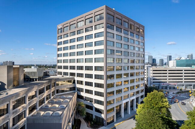 Plus de détails pour 251 Consumers Rd, Toronto, ON - Coworking à louer