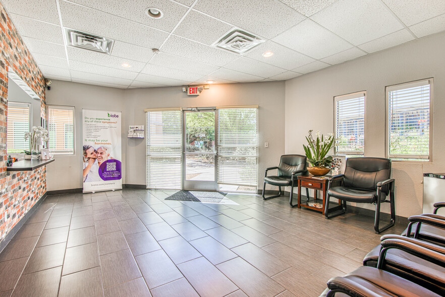 550 S Mesa Hills Dr, El Paso, TX for lease - Building Photo - Image 3 of 37