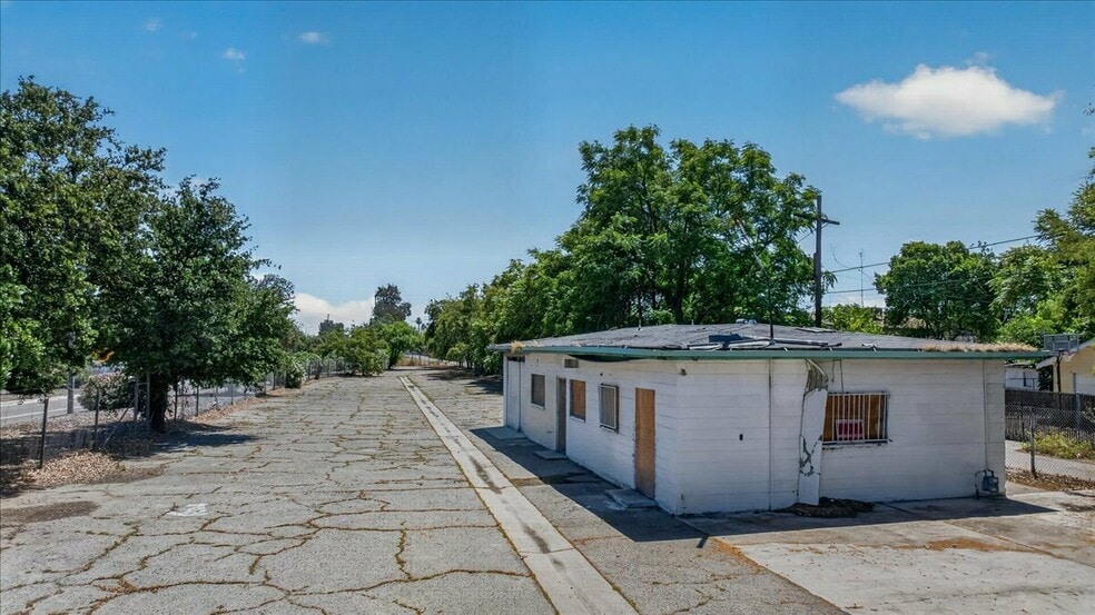 1232 San Joaquin St, Fresno, CA for lease - Building Photo - Image 2 of 12
