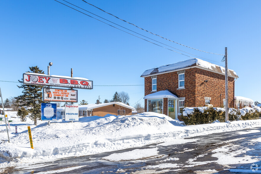 12320 Boul Gouin O, Pierrefonds, QC for sale - Primary Photo - Image 1 of 1