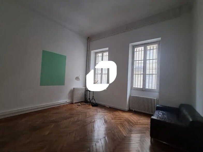 Office in Bordeaux for lease - Building Photo - Image 2 of 4