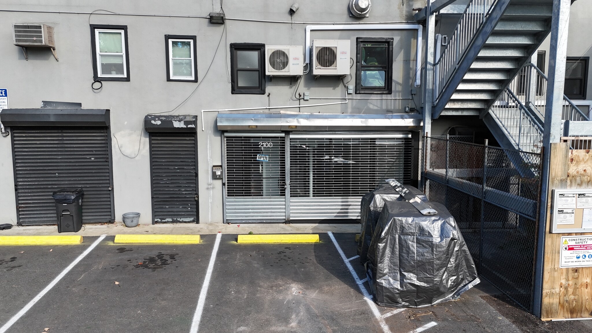 2100 Clove Rd, Staten Island, NY for lease Interior Photo- Image 1 of 6