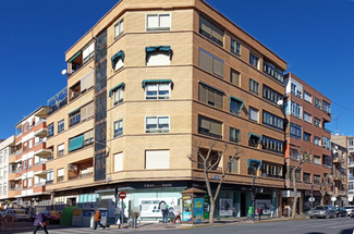 Plus de détails pour Multi-résidentiel à vendre