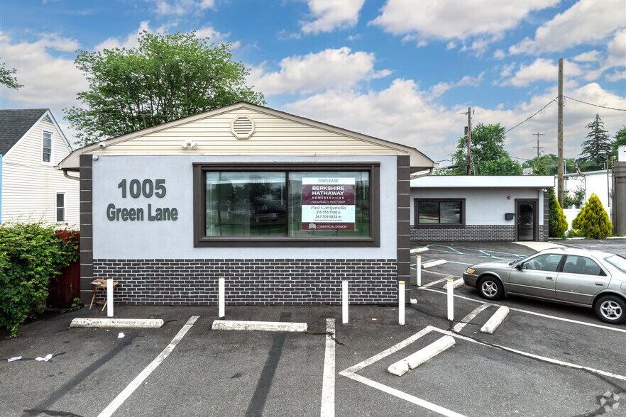 1005 Green Ln, Levittown, PA for sale - Building Photo - Image 2 of 4