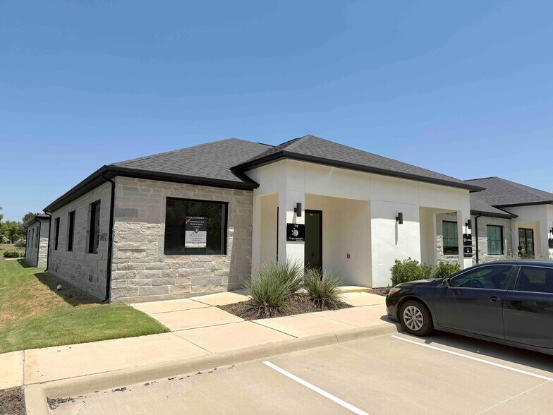 3721 S Stonebridge Dr, McKinney, TX à louer - Photo du bâtiment - Image 1 de 3