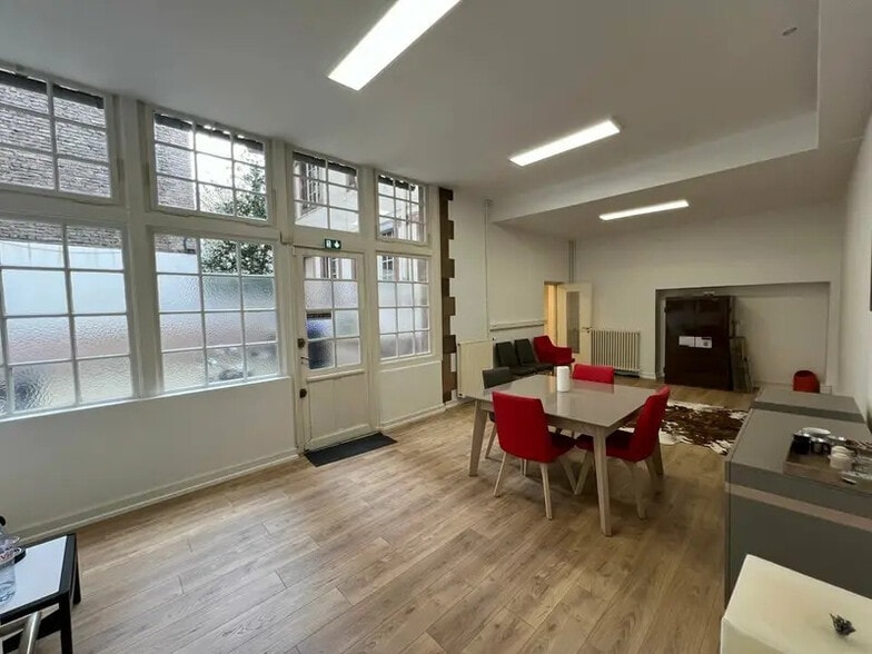 51 Avenue Des Vosges, Strasbourg for sale - Interior Photo - Image 3 of 12