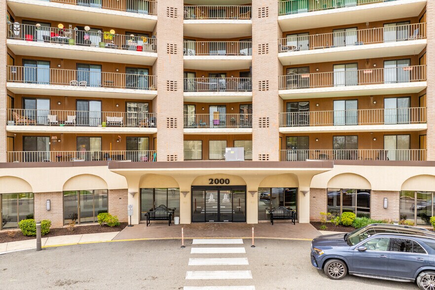 2000 Valley Forge Cir, King Of Prussia, PA à vendre - Photo du bâtiment - Image 3 de 7