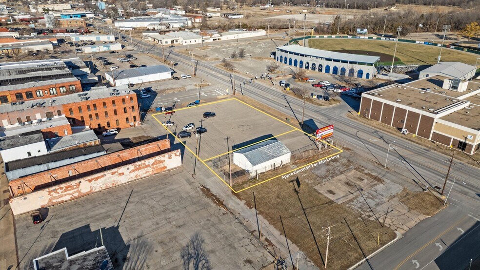 100 Dewey Ave, Bartlesville, OK à vendre - Photo du bâtiment - Image 3 de 9