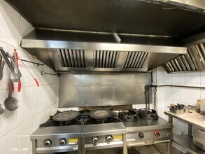 Retail in Barcelona, Barcelona for lease Interior Photo- Image 2 of 3