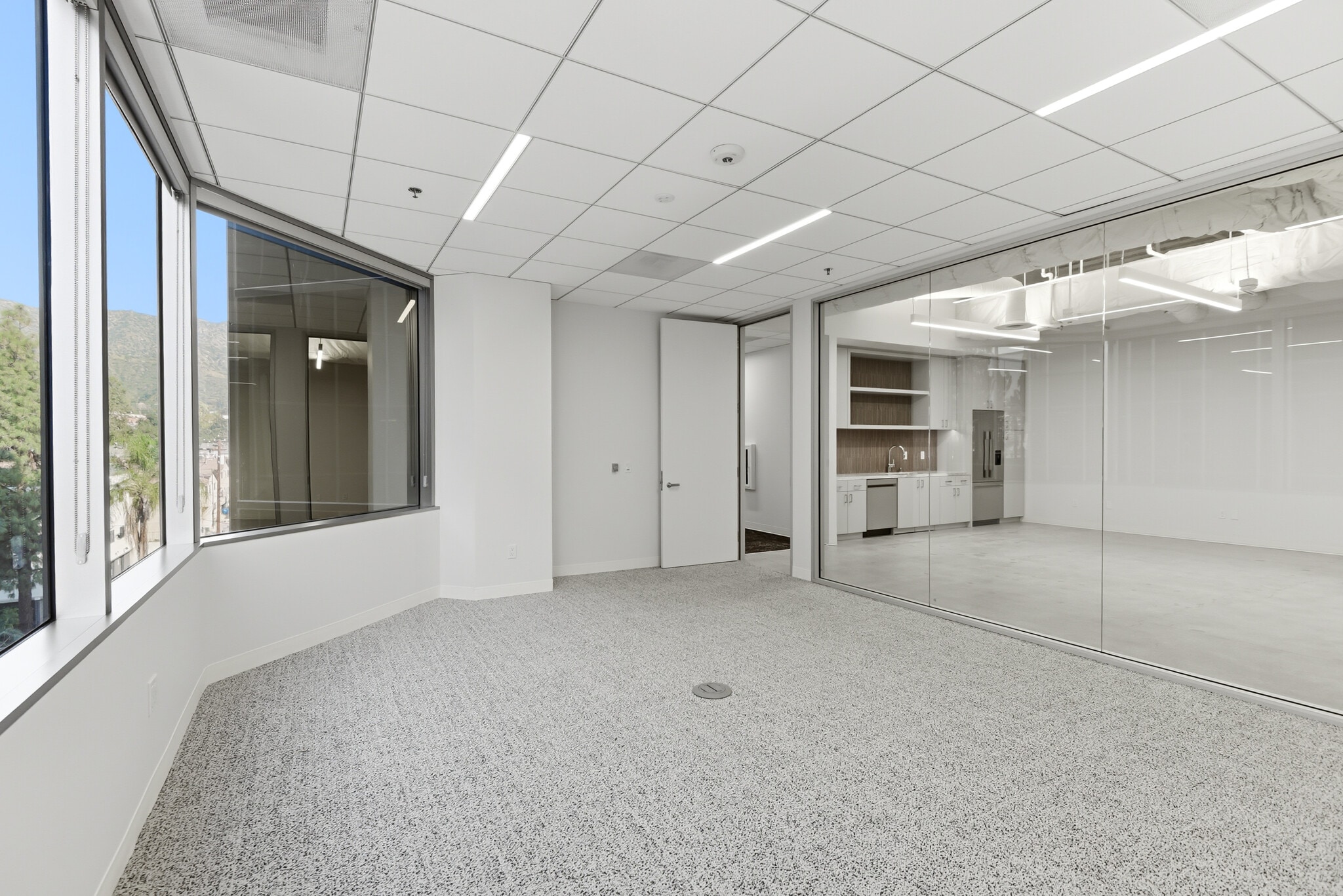 333 N Glenoaks Blvd, Burbank, CA à louer Photo intérieure- Image 1 de 3