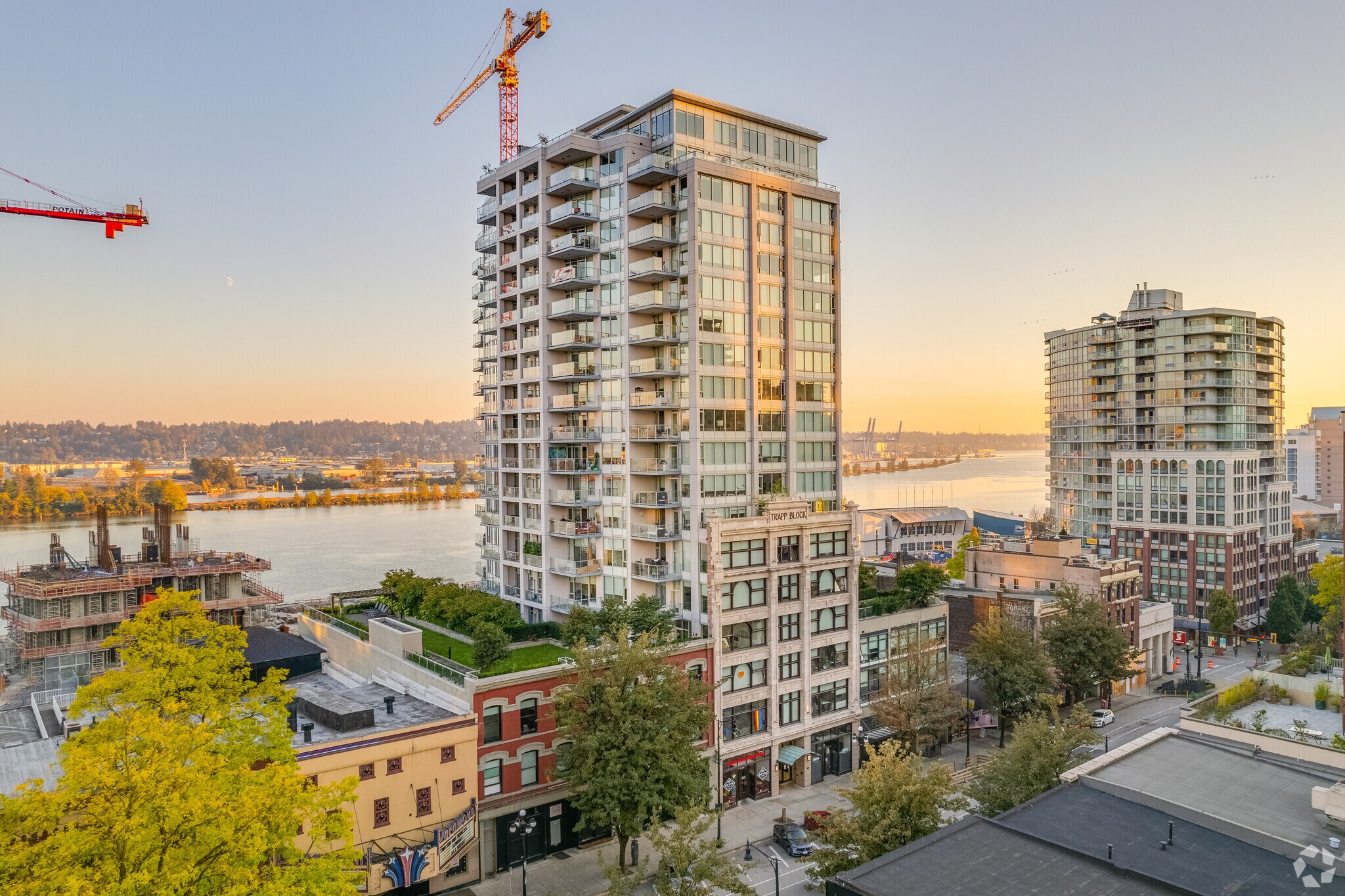 660-668 Columbia St, New Westminster, BC à vendre Photo du bâtiment- Image 1 de 1