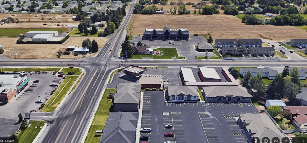 Eagle Pines Plaza portefeuille de 2 propriétés à vendre sur LoopNet.ca - Photo du bâtiment - Image 3 de 10