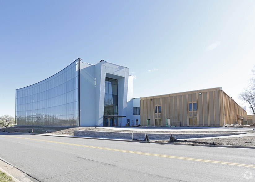 10951 Lakeview Ave, Lenexa, KS for lease - Building Photo - Image 3 of 3