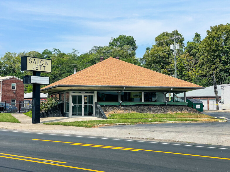 1961 A Brownsboro Rd, Louisville, KY for lease - Building Photo - Image 1 of 2