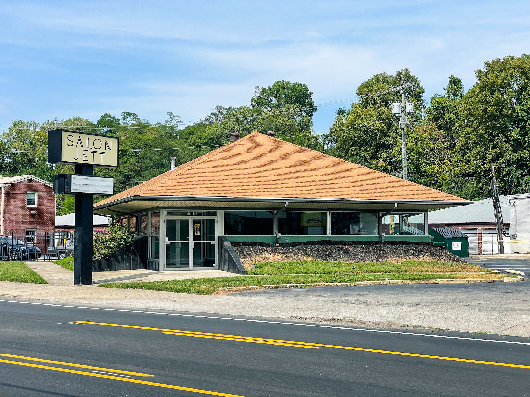 1961 A Brownsboro Rd, Louisville, KY for lease Building Photo- Image 1 of 3