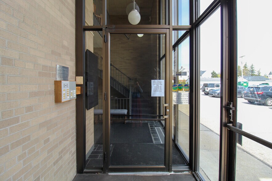 22190 Garrison St, Dearborn, MI à louer - Photo du bâtiment - Image 2 de 13