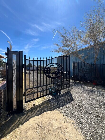 45564 30th St E, Lancaster, CA à vendre - Photo du bâtiment - Image 2 de 5