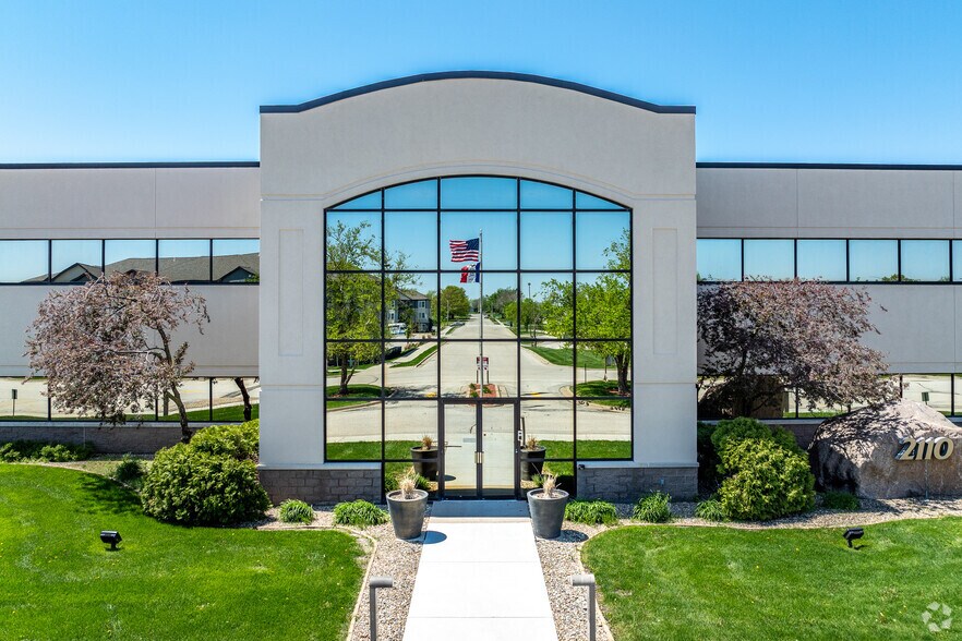 2110 Fiserv Drive Southwest, Cedar Rapids, IA à vendre - Photo du bâtiment - Image 2 de 5
