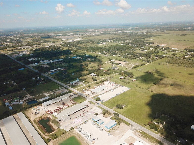 1112 FM 517 Rd, Alvin, TX for lease - Building Photo - Image 2 of 6