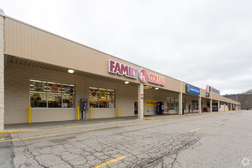 2-10 Elm Grove Crossing Mall, Wheeling, WV for lease - Building Photo - Image 2 of 4