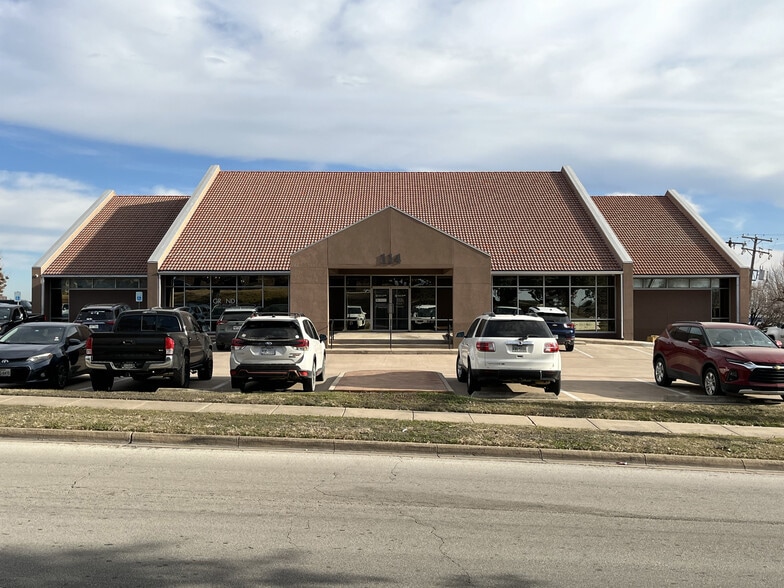 114 Sproles Dr, Benbrook, TX for sale - Primary Photo - Image 1 of 9